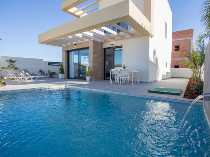 Villa for sale in Los Montesinos
