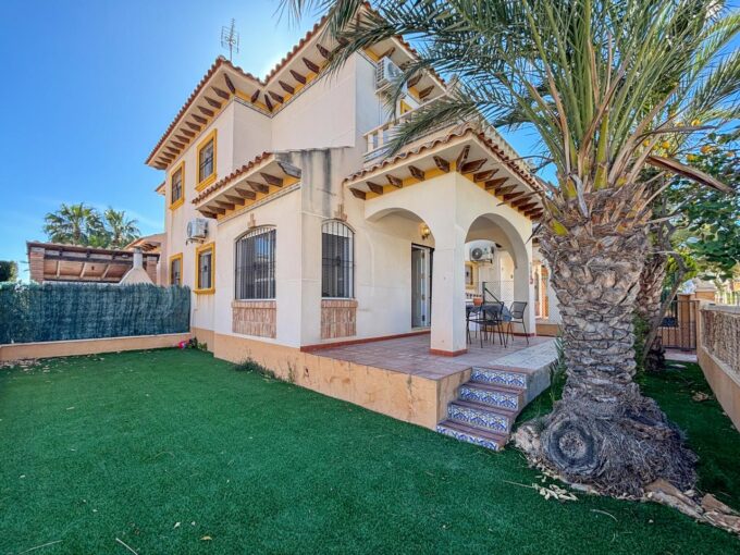Chalet for sale in La Marina