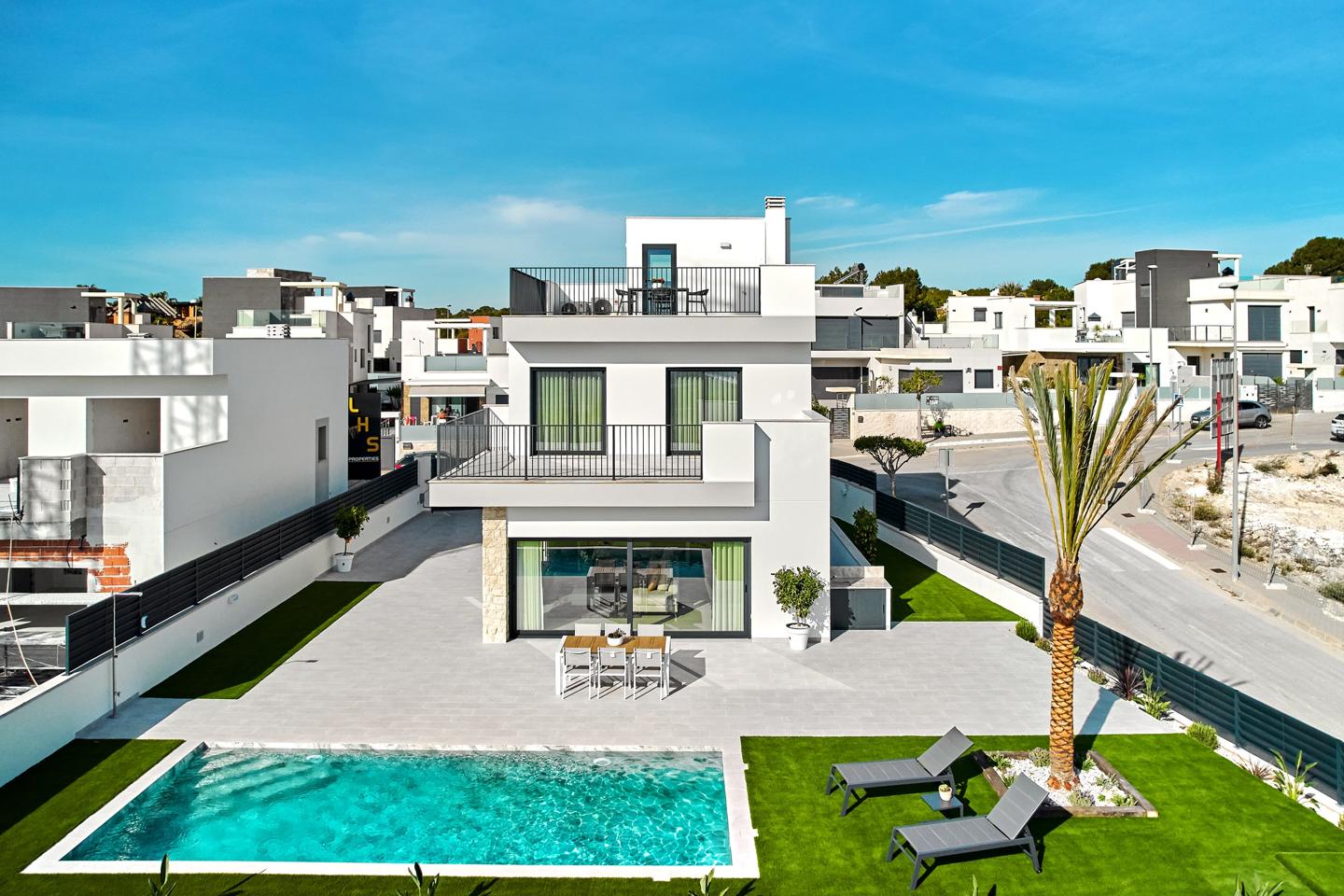Chalet en venta en San Miguel de Salinas – #1072