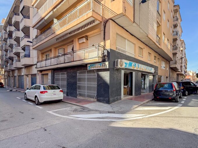 Local for sale in Santa Pola