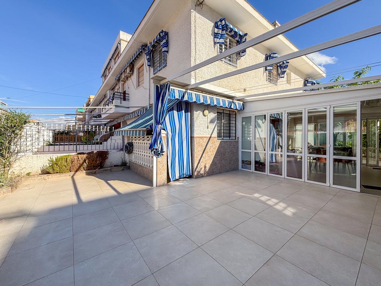 Bungalow en venta en Santa Pola, Gran Playa – #3210