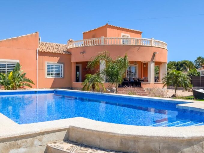 Chalet en venta en Elche